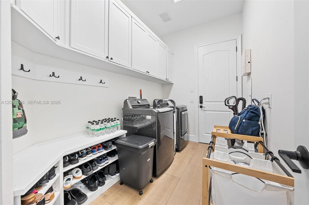 For Sale: $1,699,995 (4 beds, 4 baths, 4025 Square Feet)