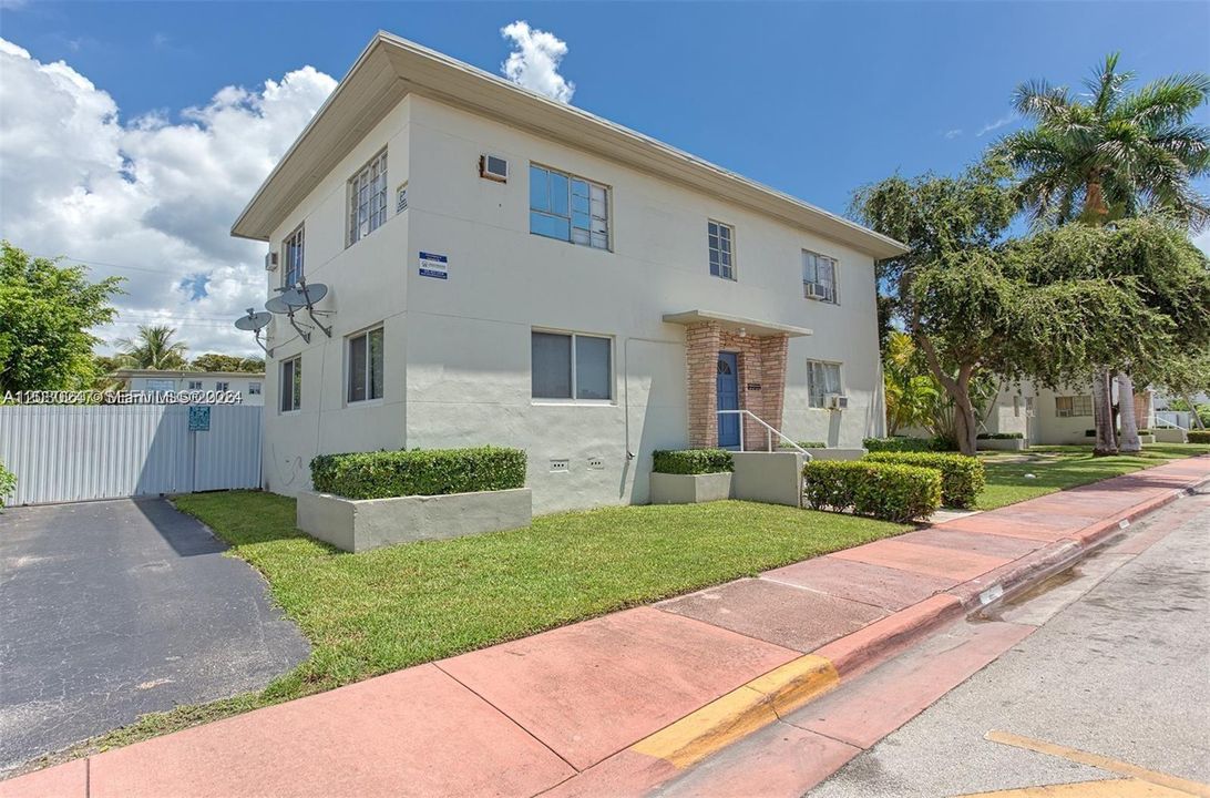 For Sale: $176,000 (1 beds, 1 baths, 592 Square Feet)