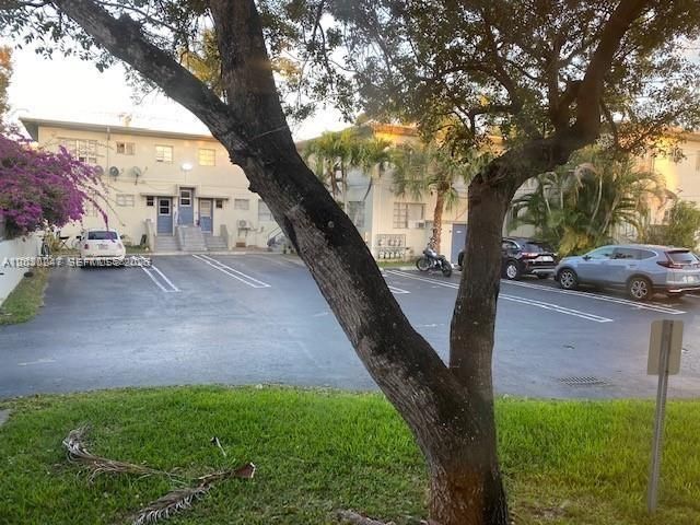 For Sale: $176,000 (1 beds, 1 baths, 592 Square Feet)