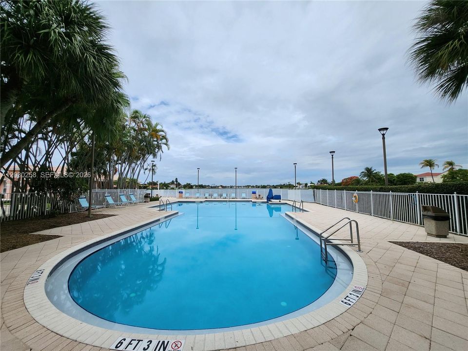 For Rent: $3,200 (3 beds, 2 baths, 1808 Square Feet)