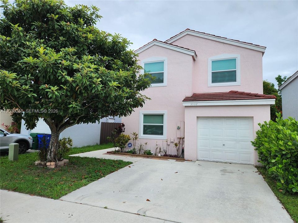 For Rent: $3,200 (3 beds, 2 baths, 1808 Square Feet)