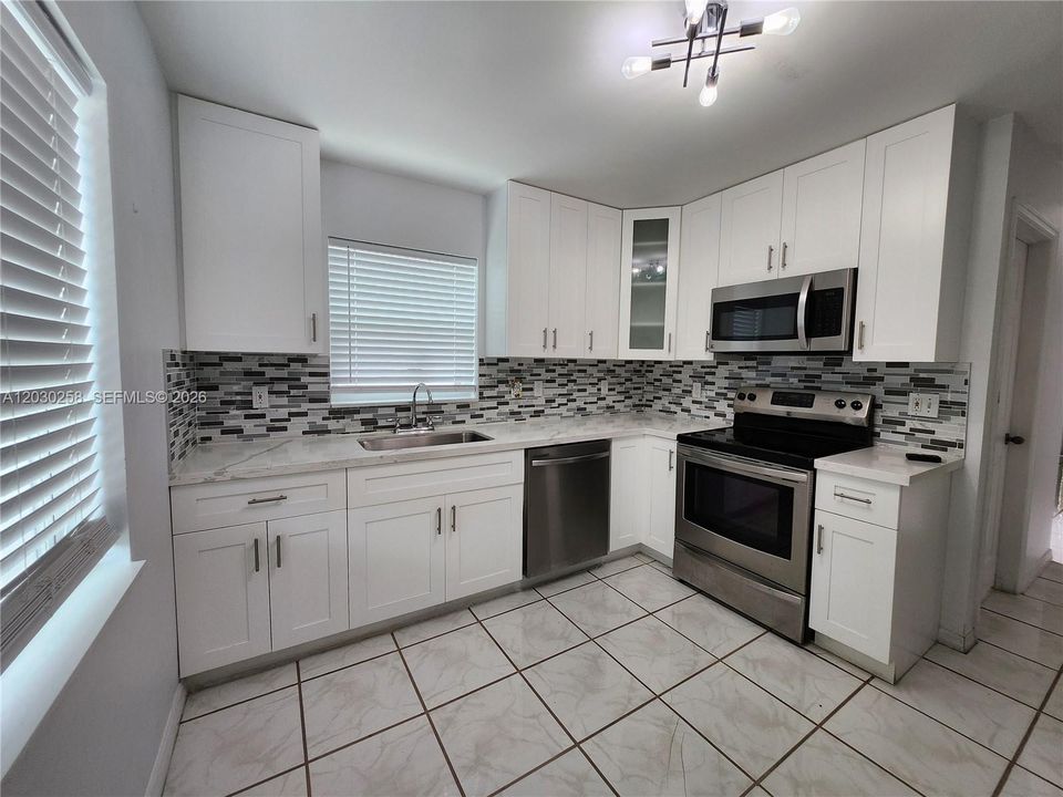 For Rent: $3,200 (3 beds, 2 baths, 1808 Square Feet)