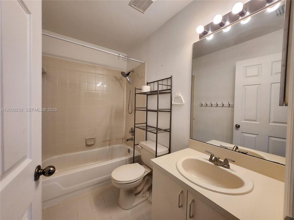 For Rent: $3,200 (3 beds, 2 baths, 1808 Square Feet)