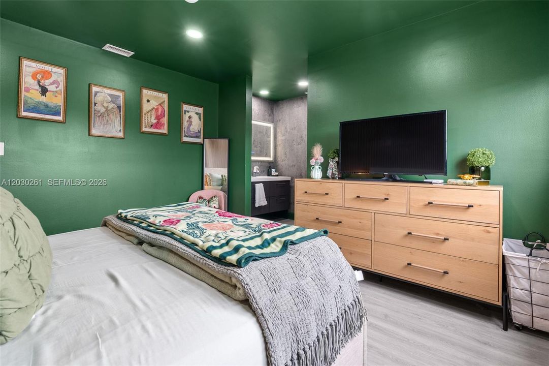 For Sale: $499,999 (2 beds, 2 baths, 1582 Square Feet)
