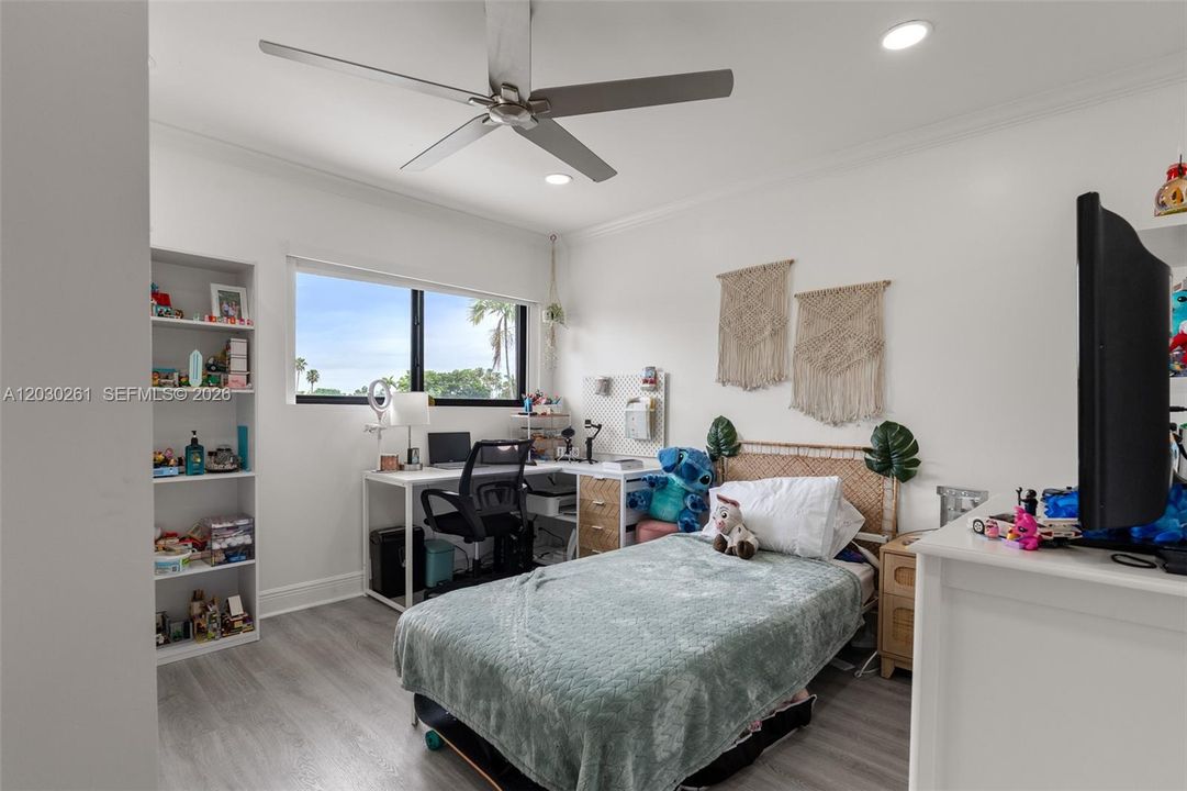 For Sale: $499,999 (2 beds, 2 baths, 1582 Square Feet)