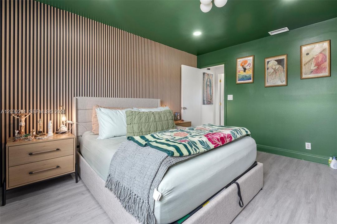 For Sale: $499,999 (2 beds, 2 baths, 1582 Square Feet)