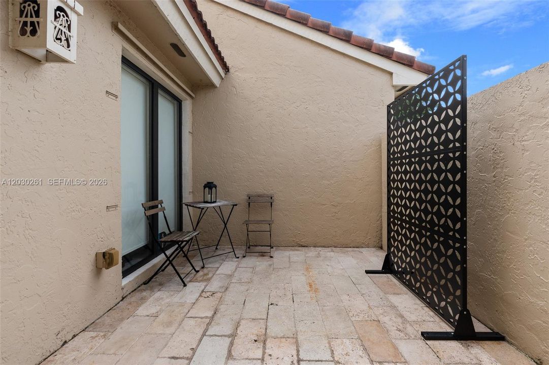 For Sale: $499,999 (2 beds, 2 baths, 1582 Square Feet)