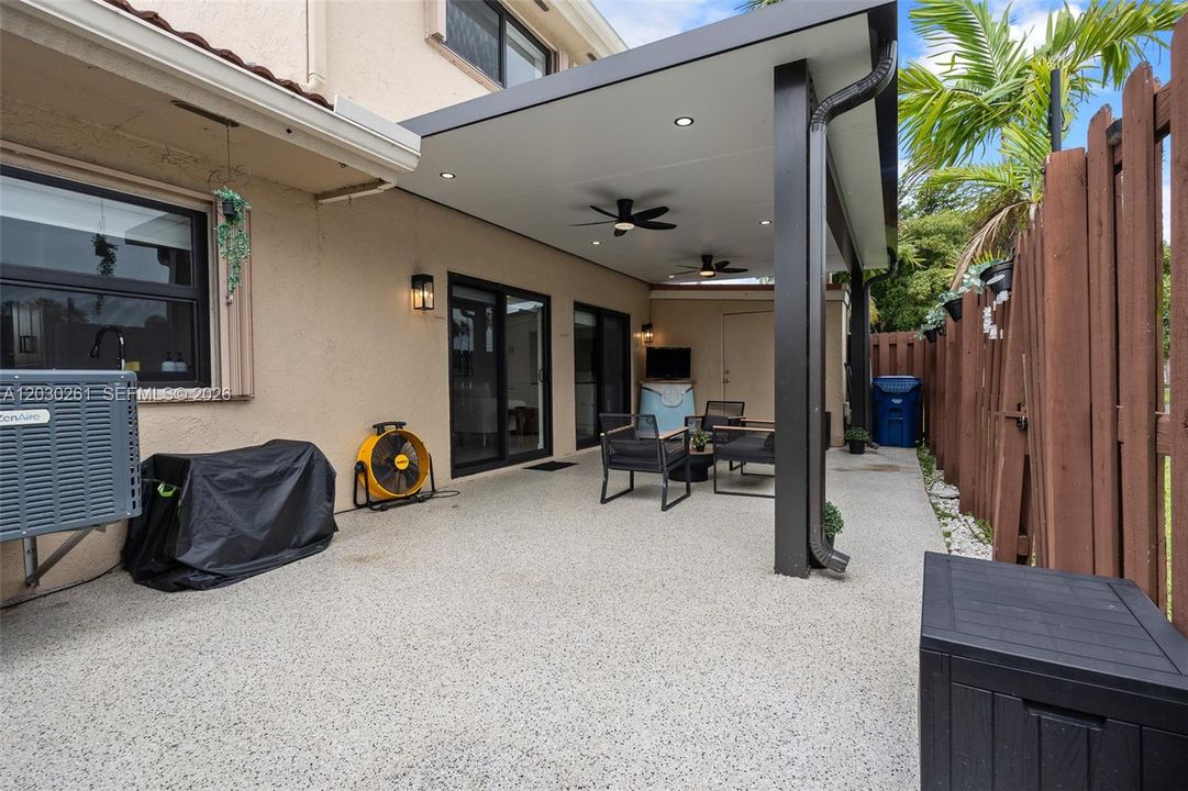 For Sale: $499,999 (2 beds, 2 baths, 1582 Square Feet)