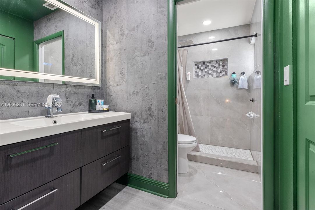 For Sale: $499,999 (2 beds, 2 baths, 1582 Square Feet)