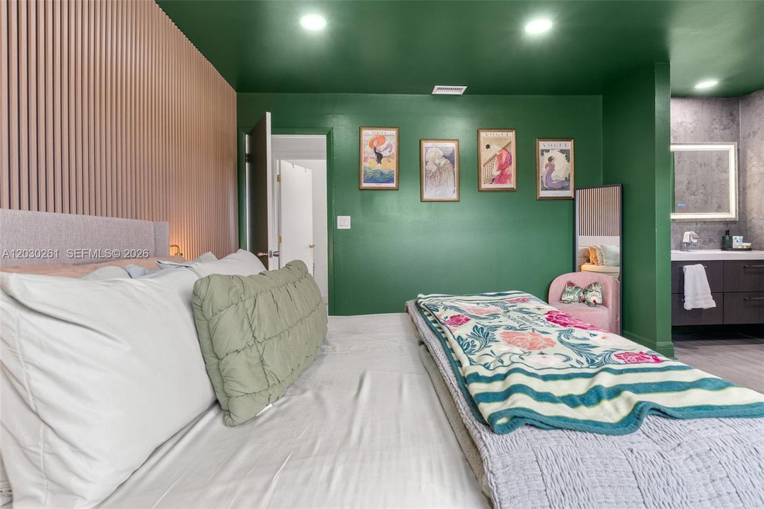 For Sale: $499,999 (2 beds, 2 baths, 1582 Square Feet)
