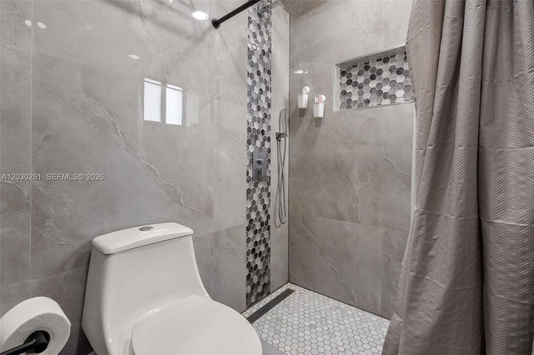 For Sale: $499,999 (2 beds, 2 baths, 1582 Square Feet)