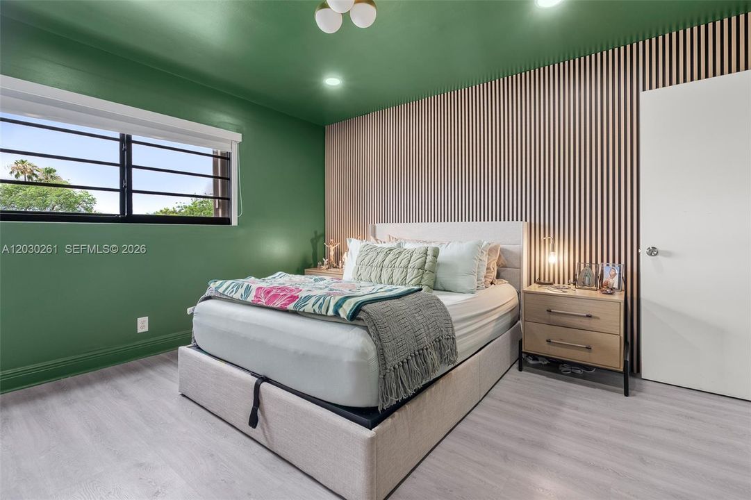 For Sale: $499,999 (2 beds, 2 baths, 1582 Square Feet)