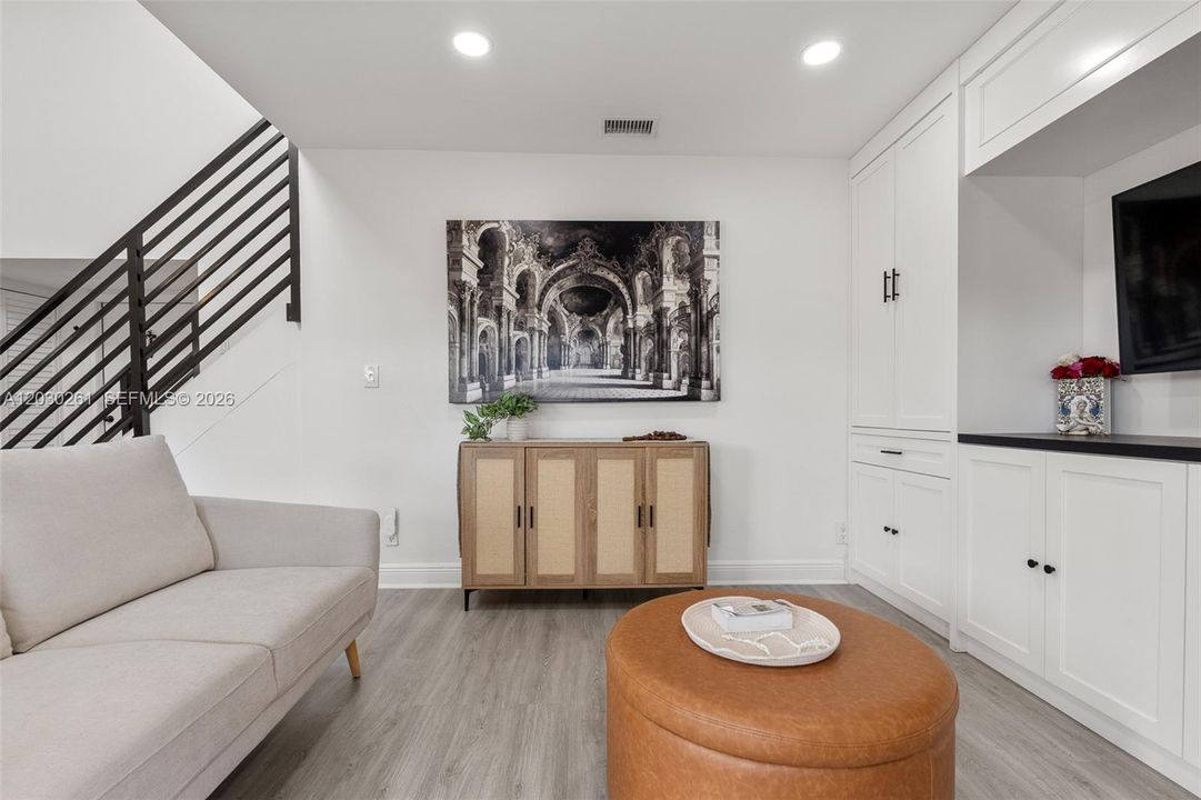 For Sale: $499,999 (2 beds, 2 baths, 1582 Square Feet)