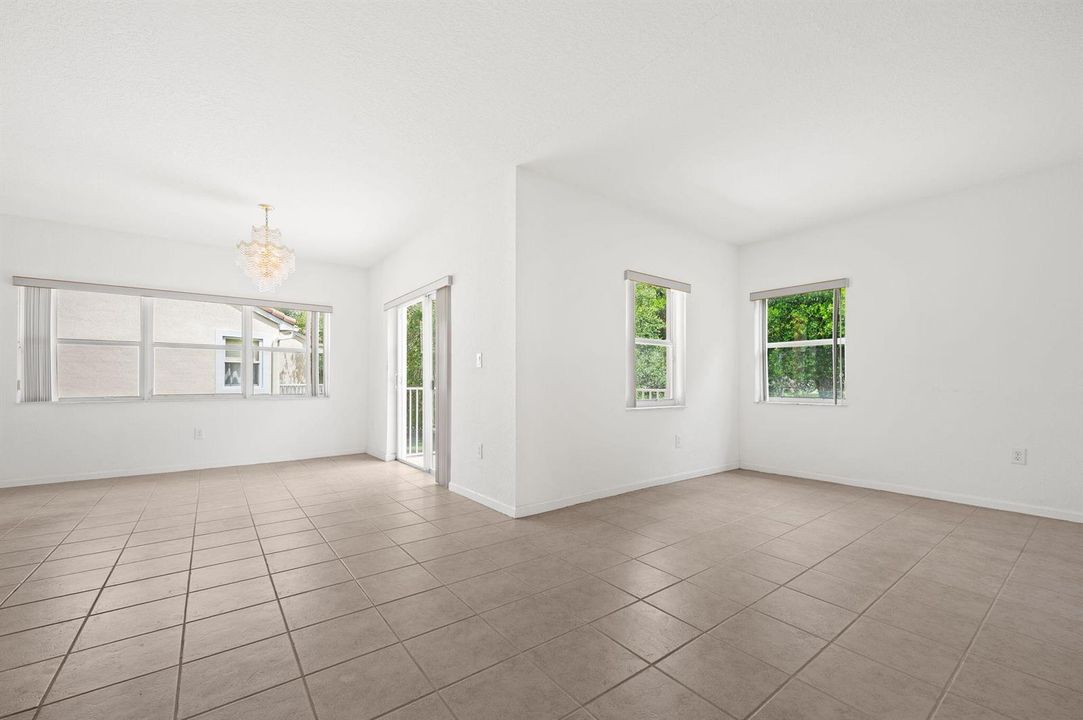 7-web-or-mls-2110-nw-75th-way