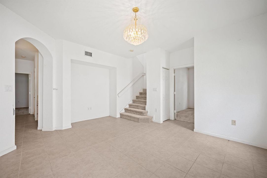 5-web-or-mls-2110-nw-75th-way