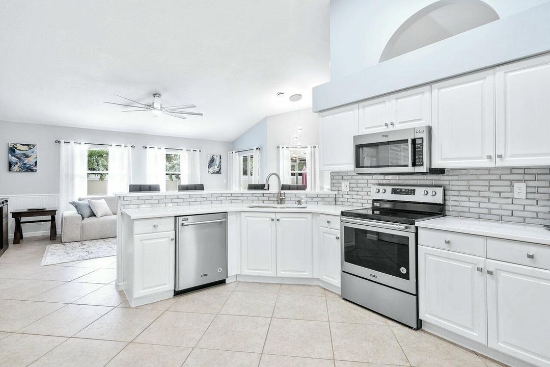 018-12898BucklandStreet-Wellington-FL-33
