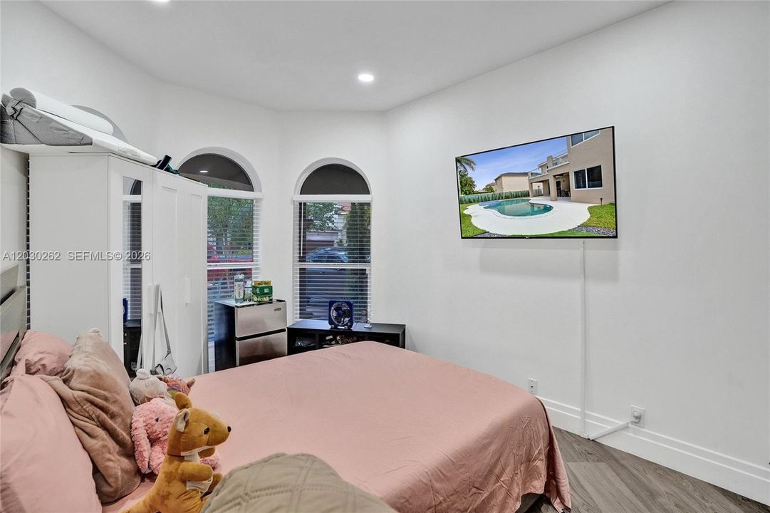 For Sale: $1,149,999 (5 beds, 4 baths, 3622 Square Feet)