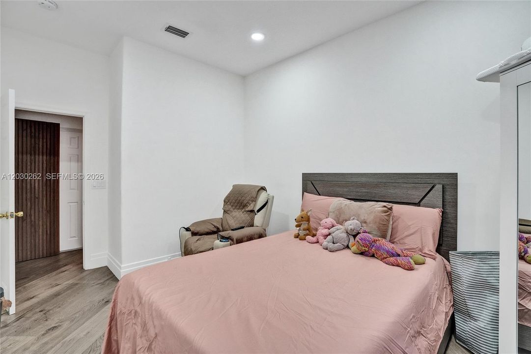 For Sale: $1,149,999 (5 beds, 4 baths, 3622 Square Feet)