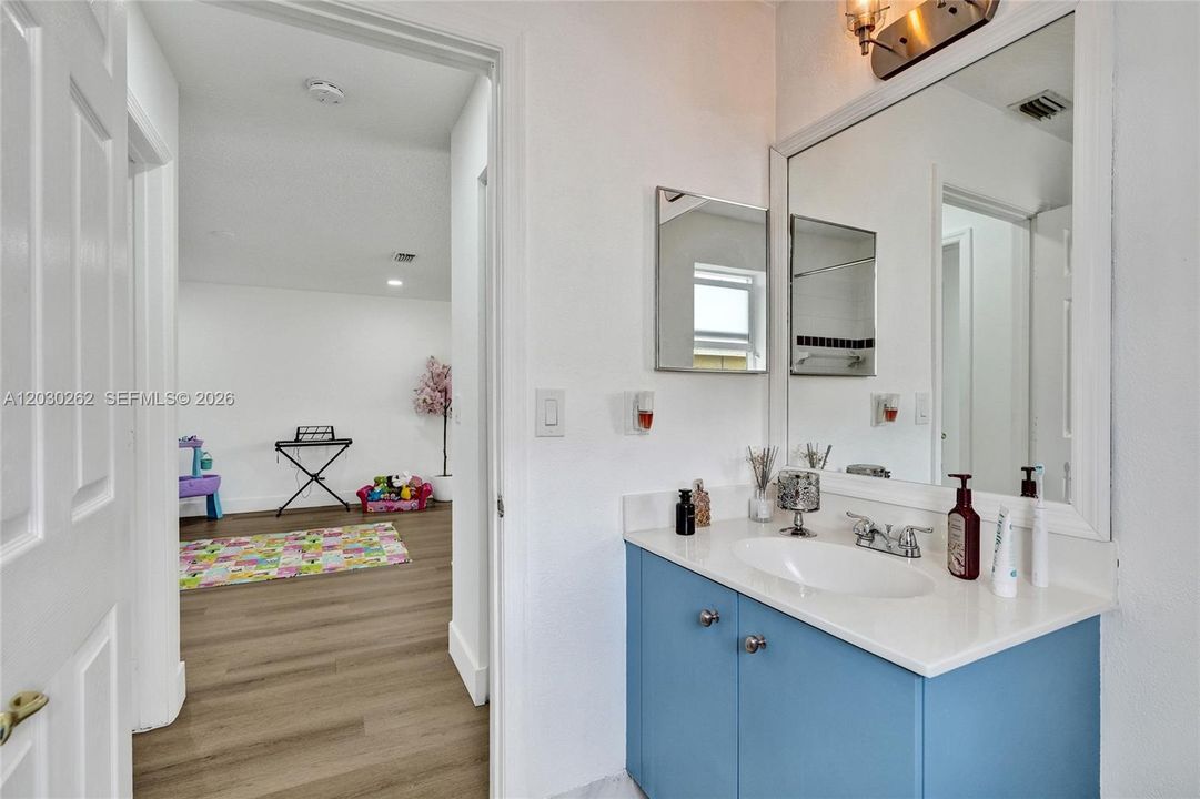 For Sale: $1,149,999 (5 beds, 4 baths, 3622 Square Feet)