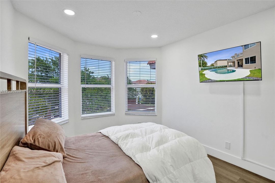 For Sale: $1,149,999 (5 beds, 4 baths, 3622 Square Feet)