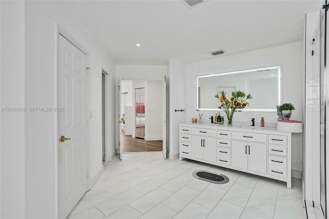 For Sale: $1,149,999 (5 beds, 4 baths, 3622 Square Feet)