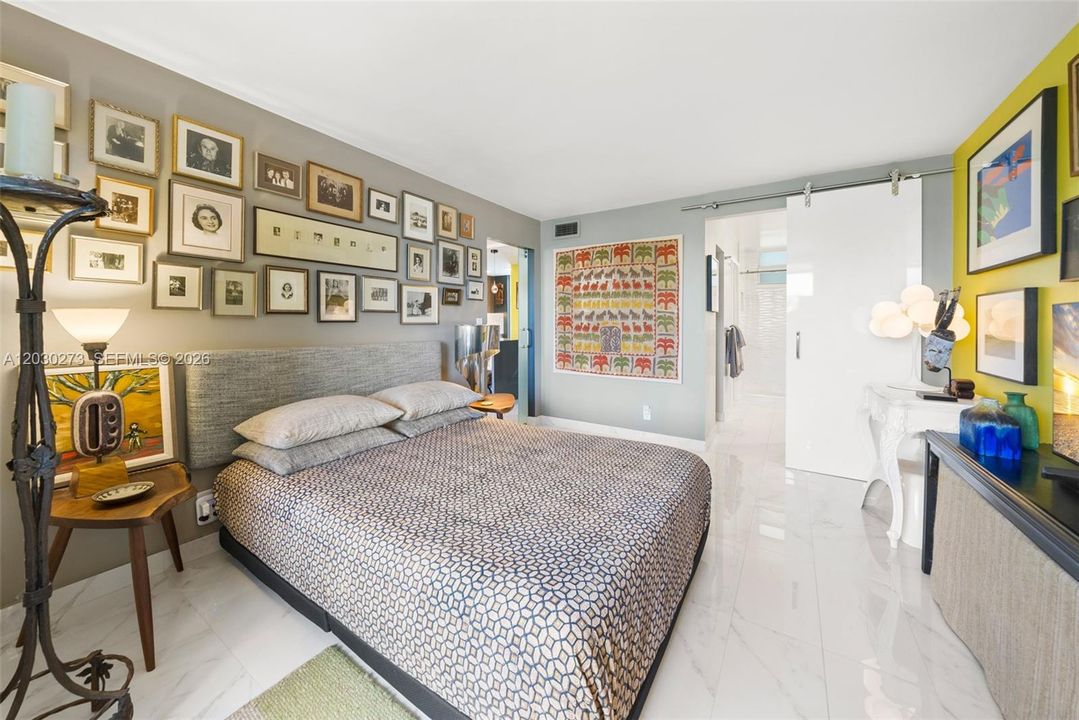 For Sale: $475,000 (1 beds, 1 baths, 723 Square Feet)