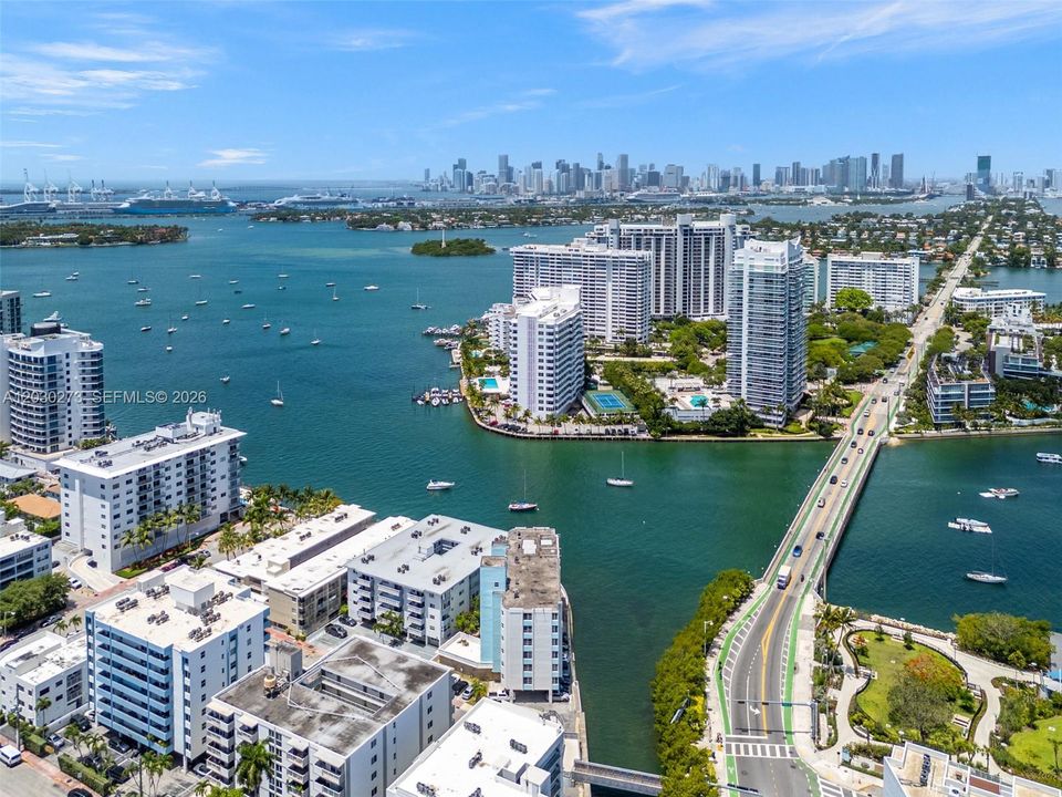 For Sale: $475,000 (1 beds, 1 baths, 723 Square Feet)