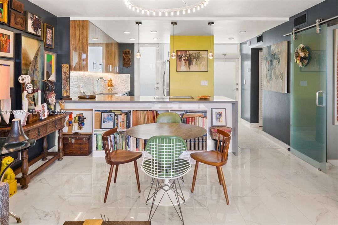 For Sale: $475,000 (1 beds, 1 baths, 723 Square Feet)