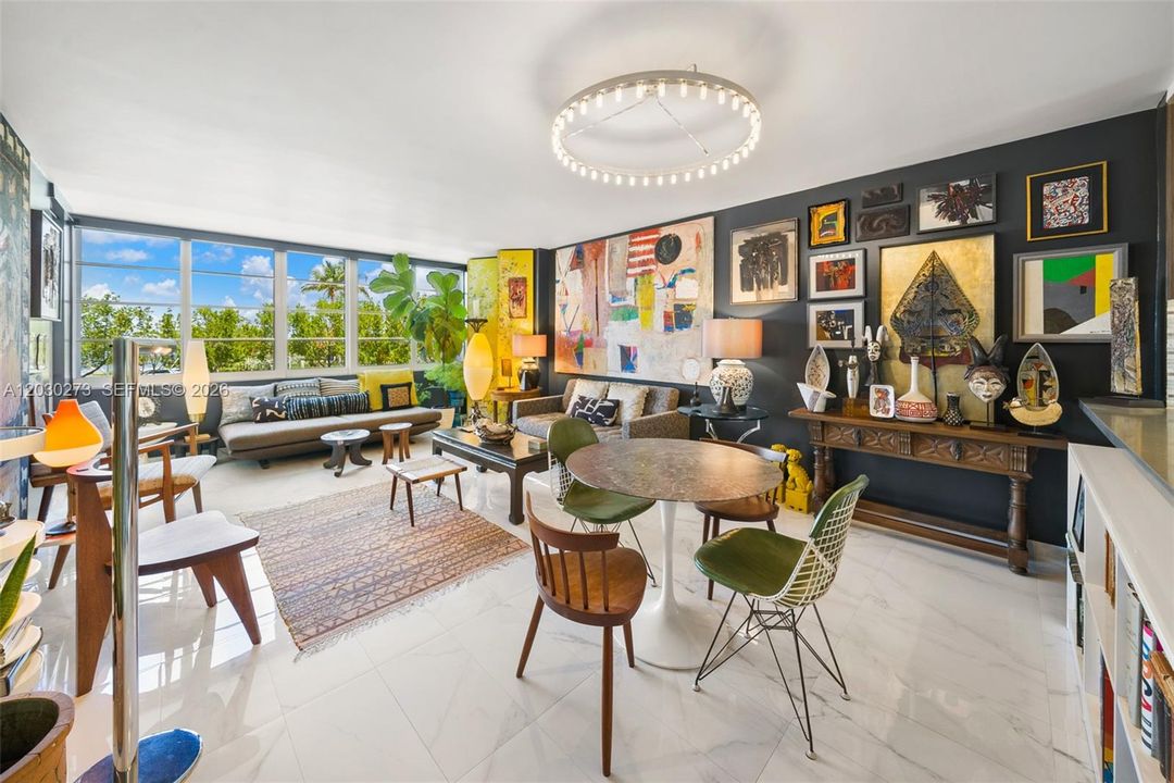 For Sale: $475,000 (1 beds, 1 baths, 723 Square Feet)