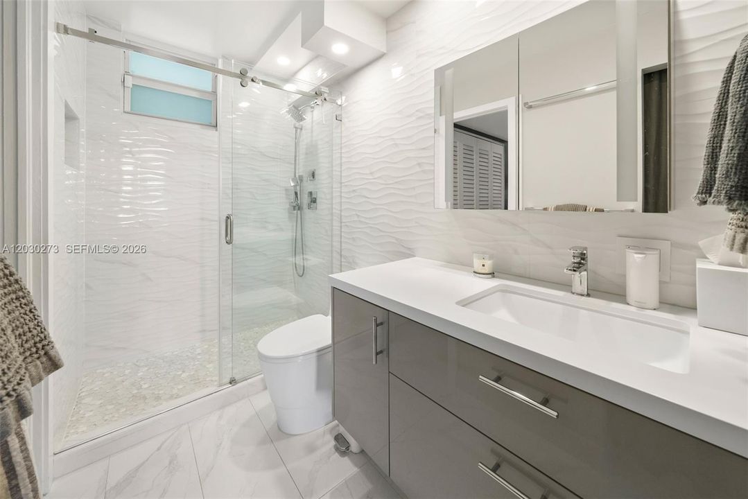 For Sale: $475,000 (1 beds, 1 baths, 723 Square Feet)