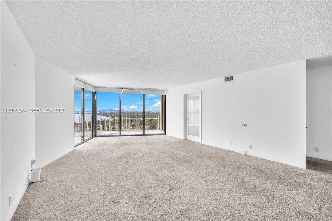 For Sale: $349,000 (2 beds, 2 baths, 1312 Square Feet)