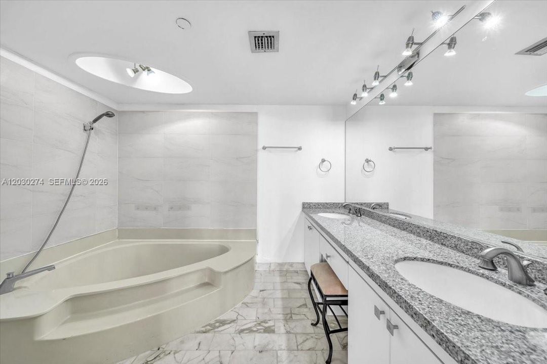 For Sale: $349,000 (2 beds, 2 baths, 1312 Square Feet)
