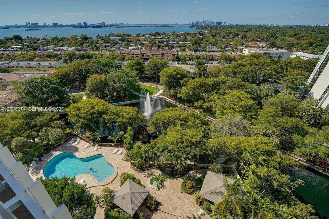 For Sale: $349,000 (2 beds, 2 baths, 1312 Square Feet)