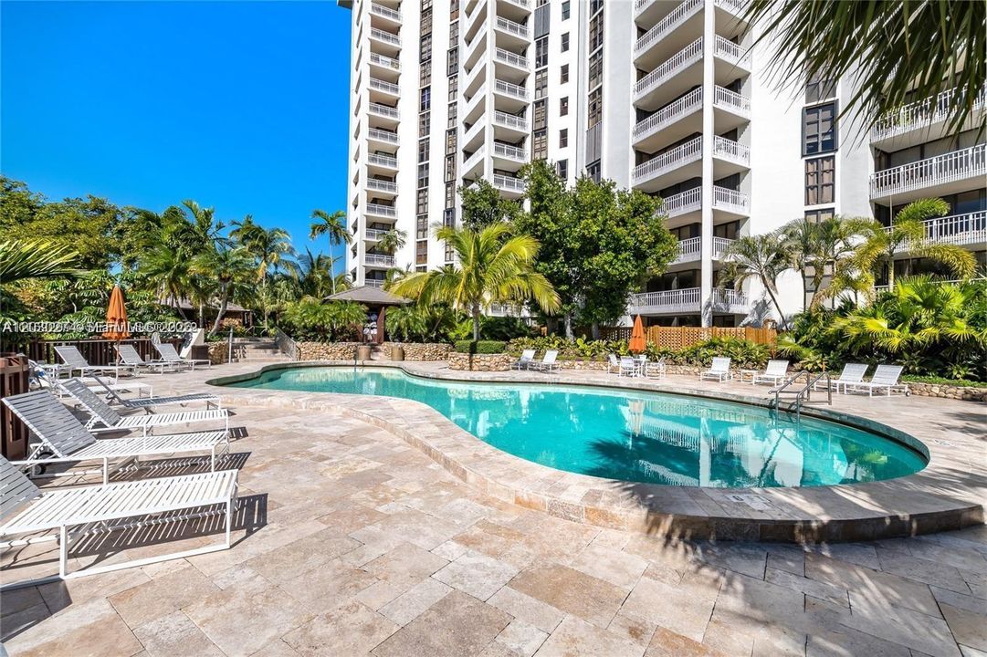 For Sale: $349,000 (2 beds, 2 baths, 1312 Square Feet)