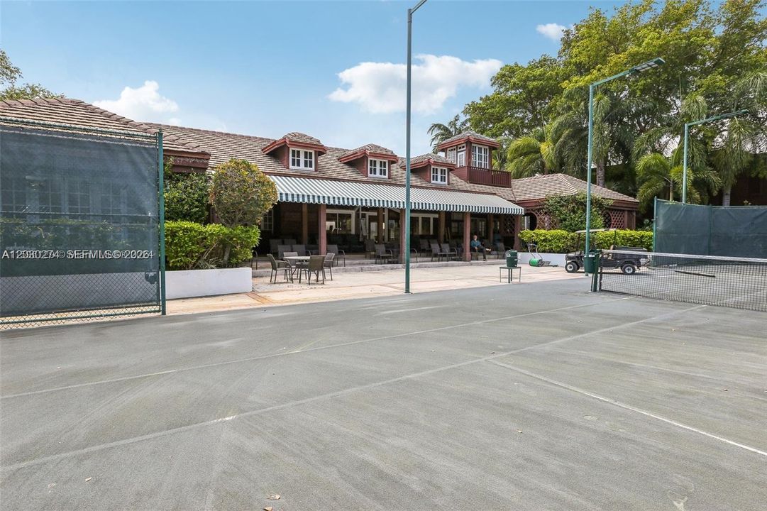 For Sale: $349,000 (2 beds, 2 baths, 1312 Square Feet)