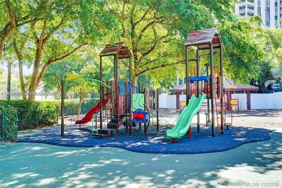 For Sale: $349,000 (2 beds, 2 baths, 1312 Square Feet)