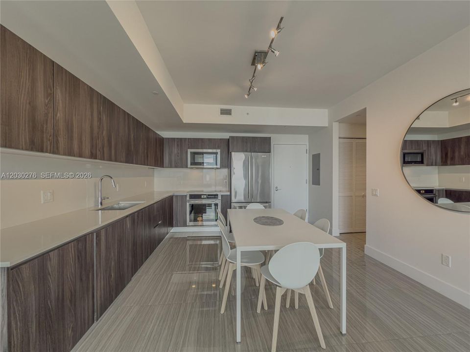 For Rent: $4,800 (2 beds, 2 baths, 1100 Square Feet)