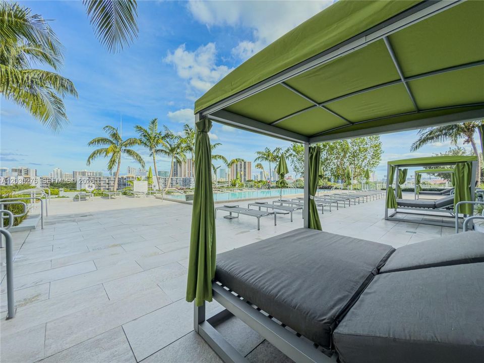 For Rent: $4,800 (2 beds, 2 baths, 1100 Square Feet)