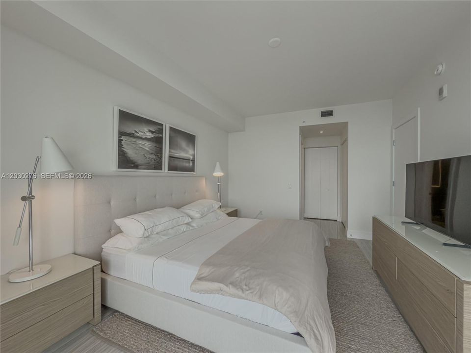 For Rent: $4,800 (2 beds, 2 baths, 1100 Square Feet)