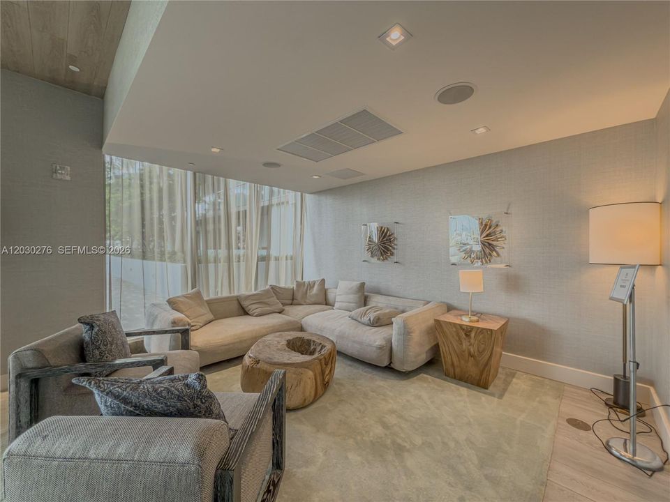 For Rent: $4,800 (2 beds, 2 baths, 1100 Square Feet)