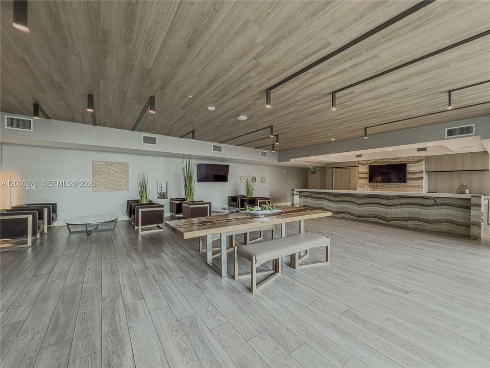 For Rent: $4,800 (2 beds, 2 baths, 1100 Square Feet)