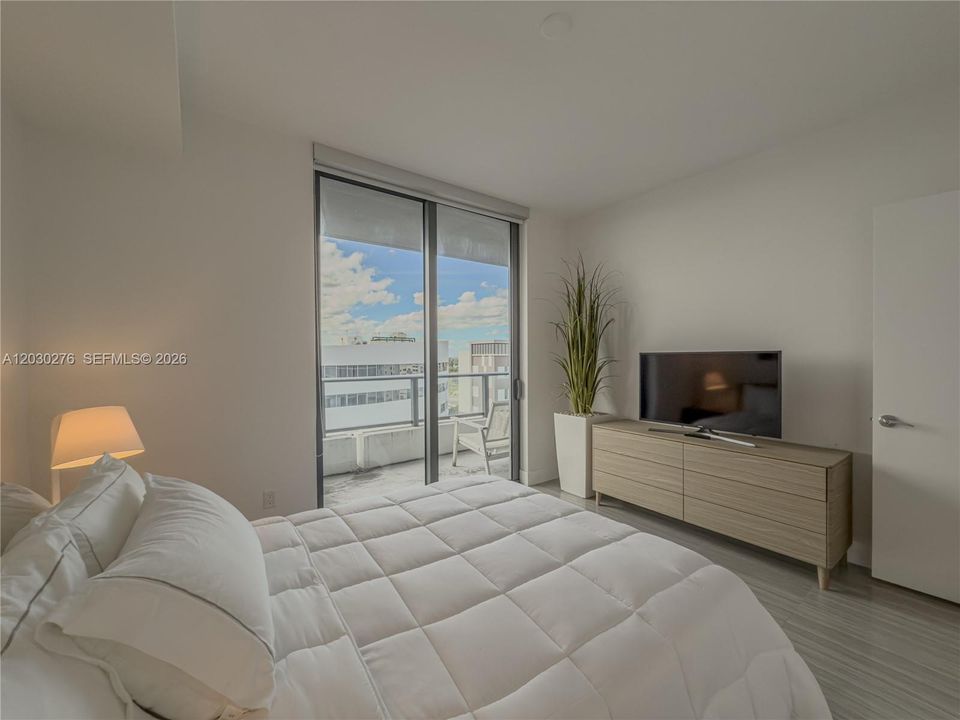 For Rent: $4,800 (2 beds, 2 baths, 1100 Square Feet)
