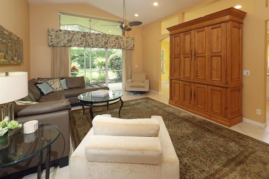 Vaulted Ceilings & Natural Light