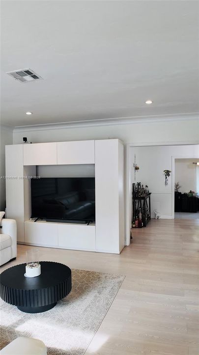 For Rent: $12,000 (4 beds, 2 baths, 1740 Square Feet)