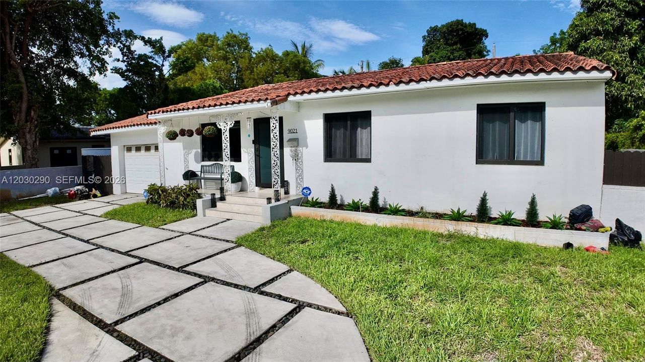 For Rent: $12,000 (4 beds, 2 baths, 1740 Square Feet)