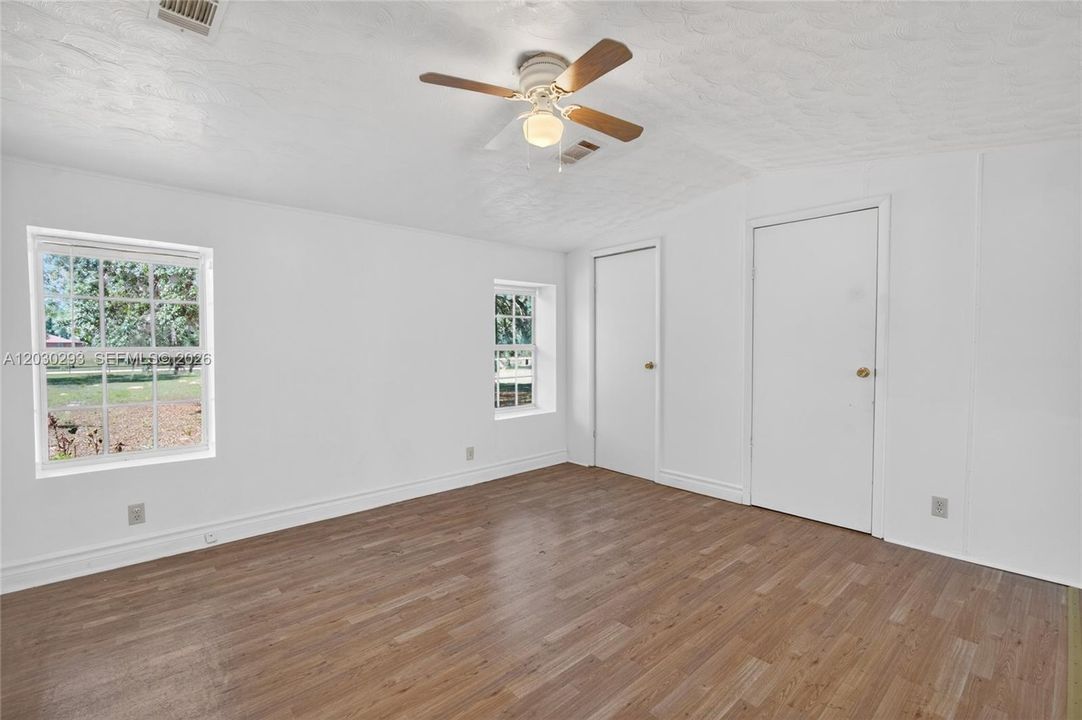 For Sale: $249,900 (2 beds, 2 baths, 1406 Square Feet)