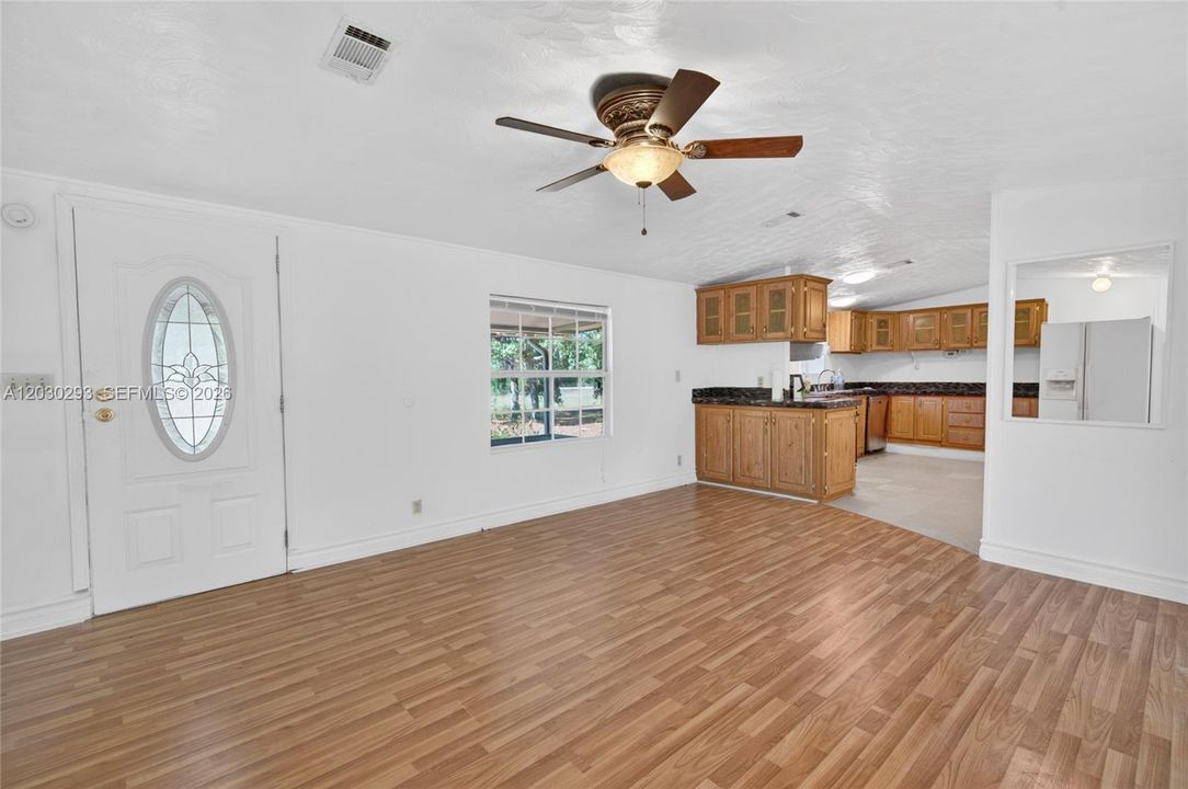 For Sale: $249,900 (2 beds, 2 baths, 1406 Square Feet)