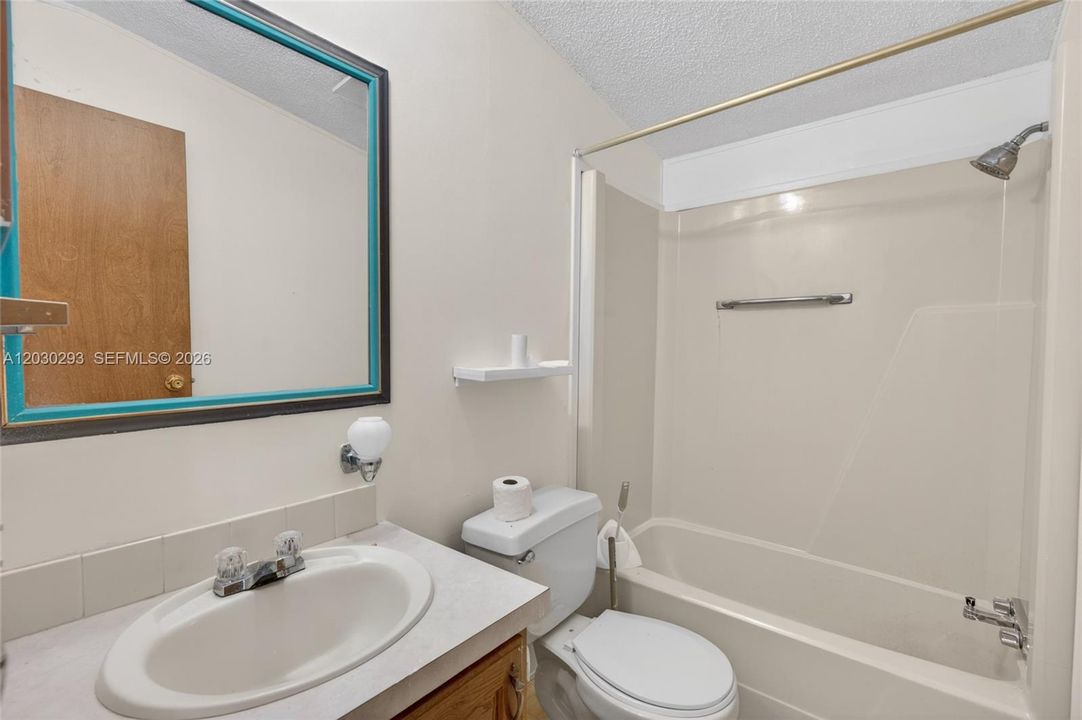 For Sale: $249,900 (2 beds, 2 baths, 1406 Square Feet)