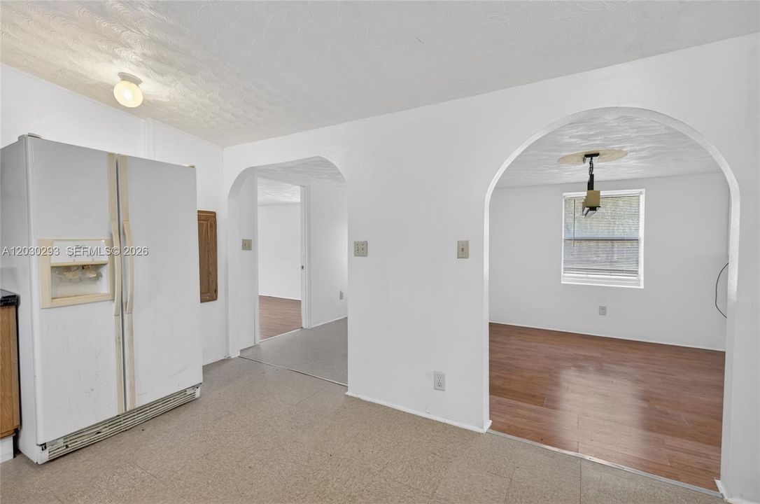 For Sale: $249,900 (2 beds, 2 baths, 1406 Square Feet)
