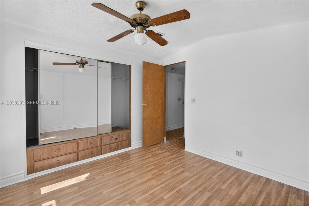 For Sale: $249,900 (2 beds, 2 baths, 1406 Square Feet)